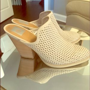 DV cream lattice leather mules